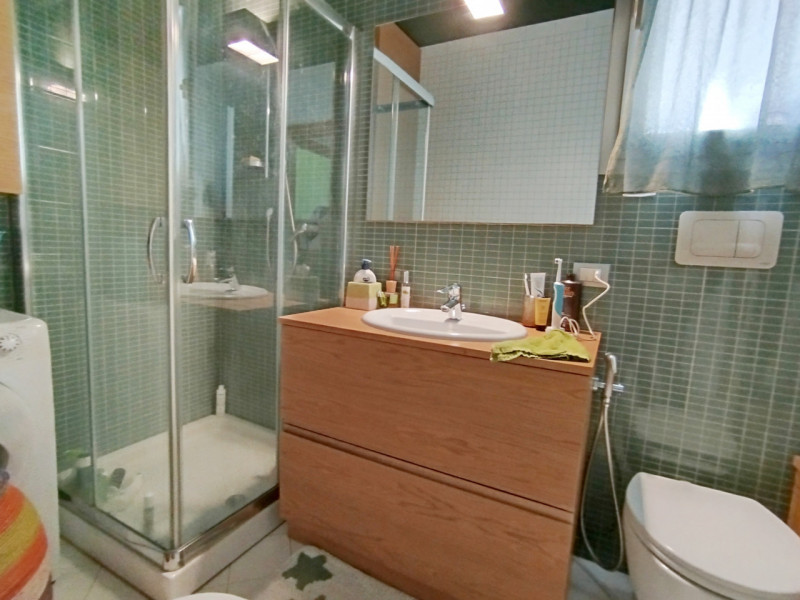 (Per INFO Mattias 3494222146) Scopri questo incantevole appartamento trilocale al primo piano, si...