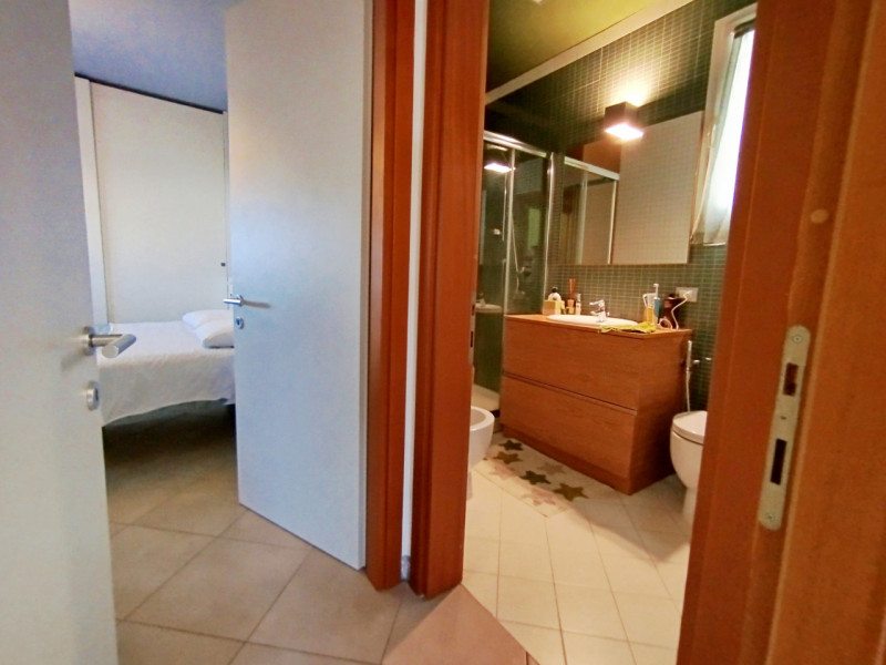 (Per INFO Mattias 3494222146) Scopri questo incantevole appartamento trilocale al primo piano, si...