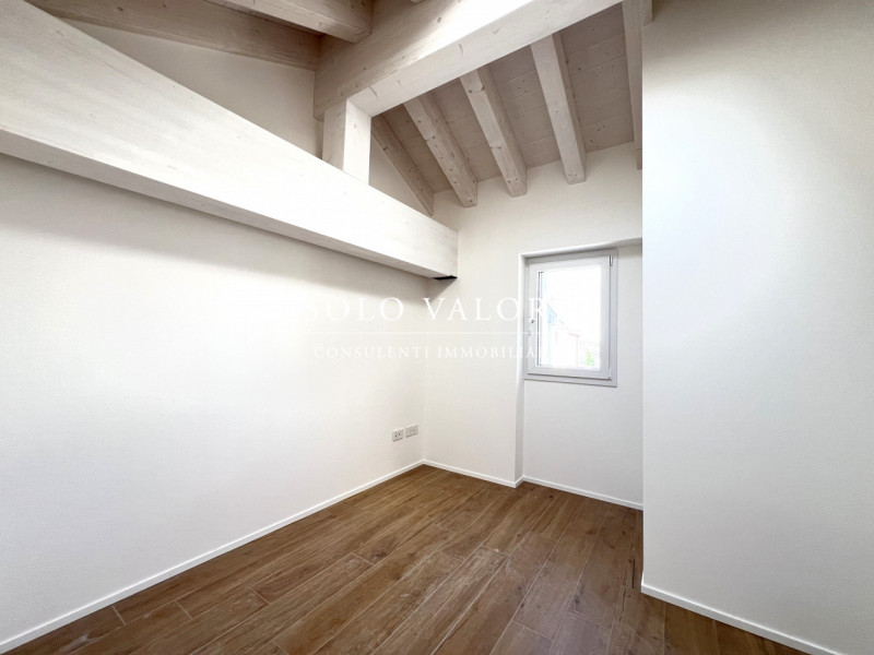 Rif. A8812C (per info 338 9387816 Matteo)

Ampia mansarda con terrazzo vivibile situata nel cuore...