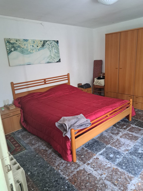 Brugine vendesi libera casa accostata su due livelli con soggiorno cucina tre camere un bagno gar...