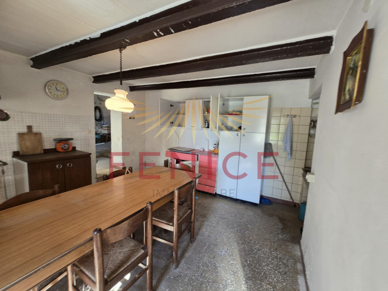 In contesto immerso nel verde, a pochi minuti dal centro storico di Asolo, proponiamo in vendita ...