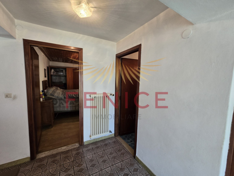 In contesto immerso nel verde, a pochi minuti dal centro storico di Asolo, proponiamo in vendita ...