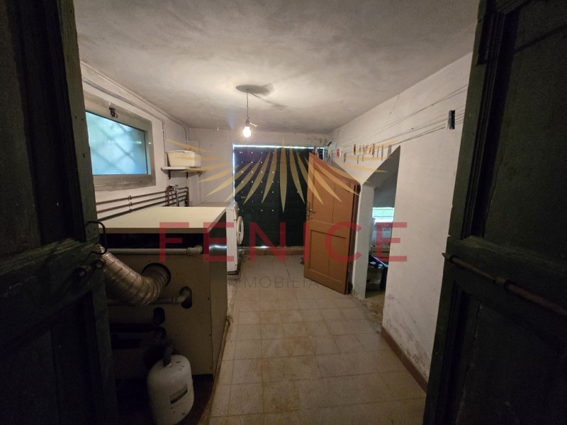 In contesto immerso nel verde, a pochi minuti dal centro storico di Asolo, proponiamo in vendita ...