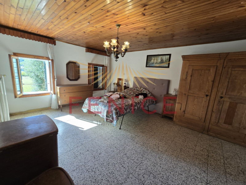 In contesto immerso nel verde, a pochi minuti dal centro storico di Asolo, proponiamo in vendita ...