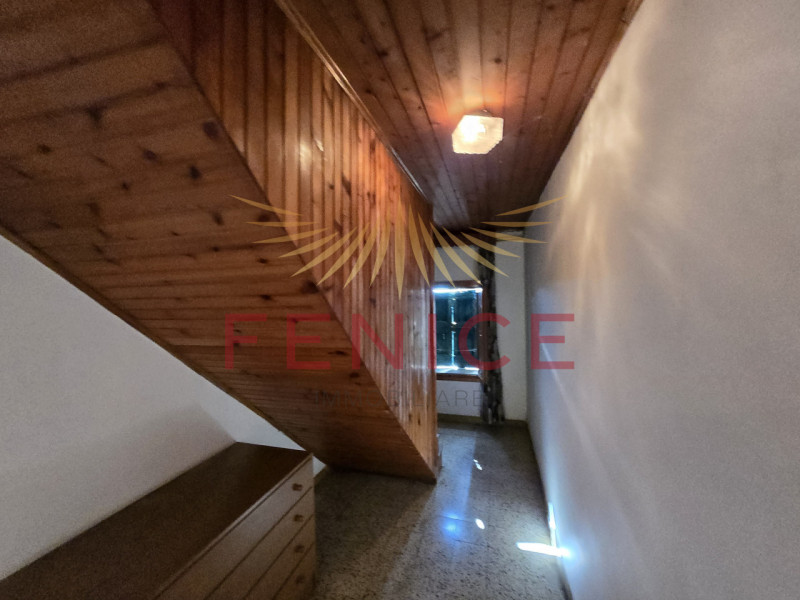 In contesto immerso nel verde, a pochi minuti dal centro storico di Asolo, proponiamo in vendita ...