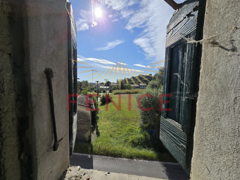 In contesto immerso nel verde, a pochi minuti dal centro storico di Asolo, proponiamo in vendita ...