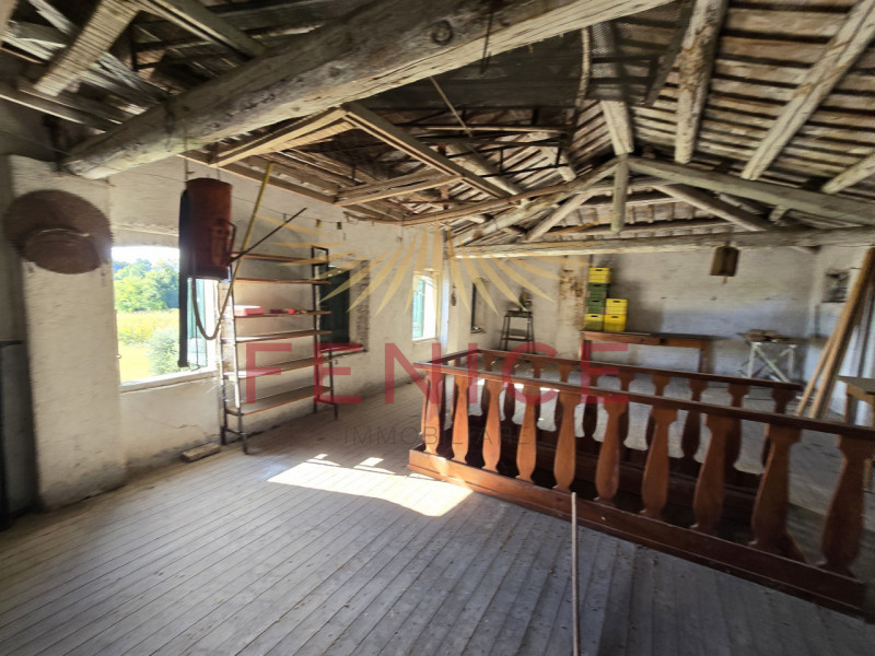 In contesto immerso nel verde, a pochi minuti dal centro storico di Asolo, proponiamo in vendita ...