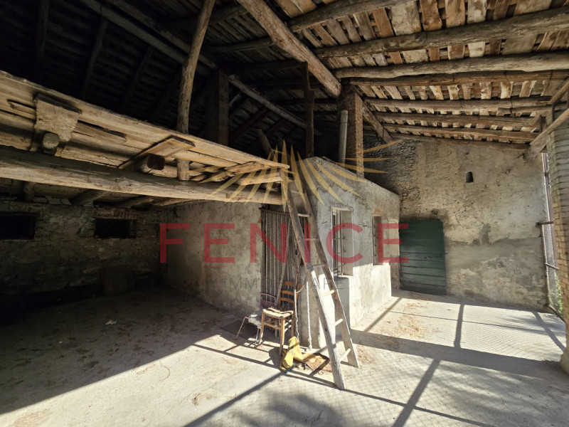 In contesto immerso nel verde, a pochi minuti dal centro storico di Asolo, proponiamo in vendita ...