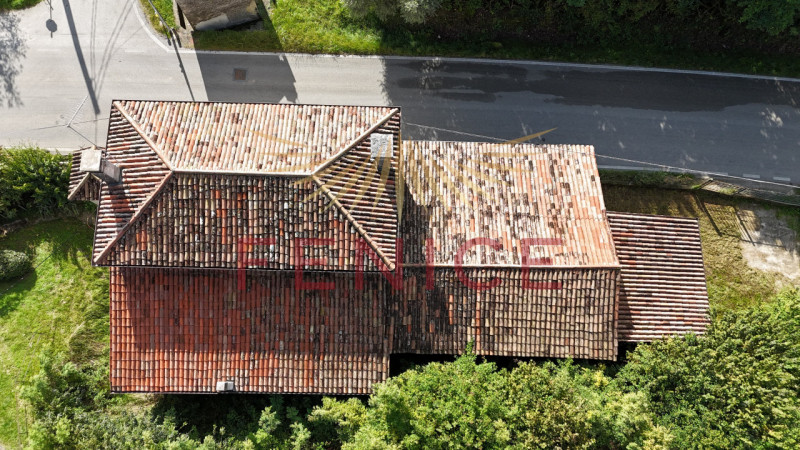 In contesto immerso nel verde, a pochi minuti dal centro storico di Asolo, proponiamo in vendita ...