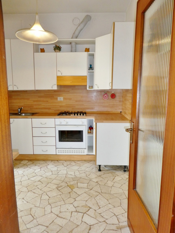 APPARTAMENTO TRICAMERE INDIPENDENTE IN BIFAMILIARE SOVRAPPOSTA CON GIARDINO E GARAGE IN VENDITA A...