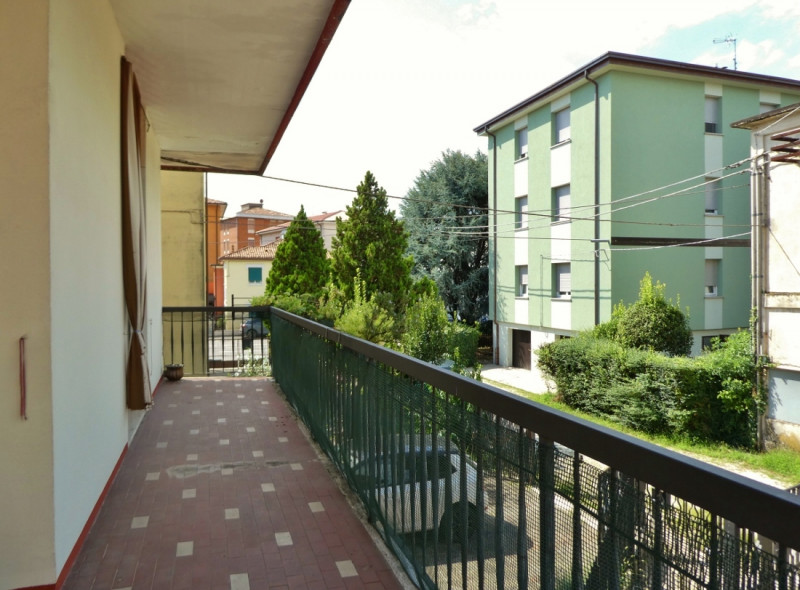APPARTAMENTO TRICAMERE INDIPENDENTE IN BIFAMILIARE SOVRAPPOSTA CON GIARDINO E GARAGE IN VENDITA A...