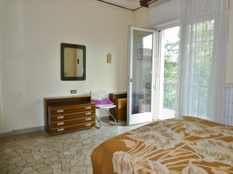 APPARTAMENTO TRICAMERE INDIPENDENTE IN BIFAMILIARE SOVRAPPOSTA CON GIARDINO E GARAGE IN VENDITA A...