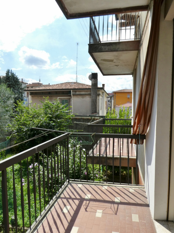 APPARTAMENTO TRICAMERE INDIPENDENTE IN BIFAMILIARE SOVRAPPOSTA CON GIARDINO E GARAGE IN VENDITA A...