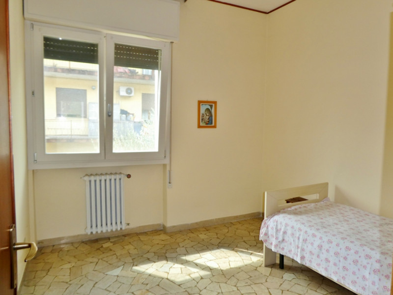 APPARTAMENTO TRICAMERE INDIPENDENTE IN BIFAMILIARE SOVRAPPOSTA CON GIARDINO E GARAGE IN VENDITA A...