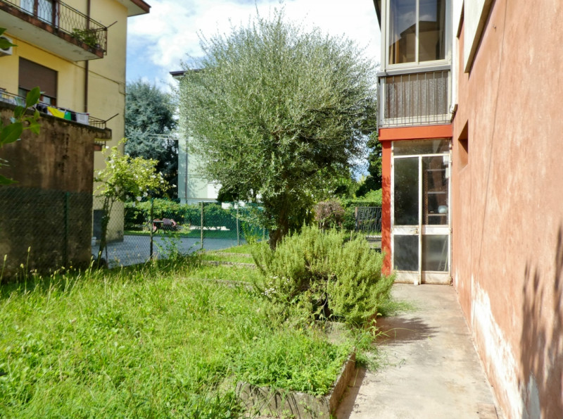 APPARTAMENTO TRICAMERE INDIPENDENTE IN BIFAMILIARE SOVRAPPOSTA CON GIARDINO E GARAGE IN VENDITA A...