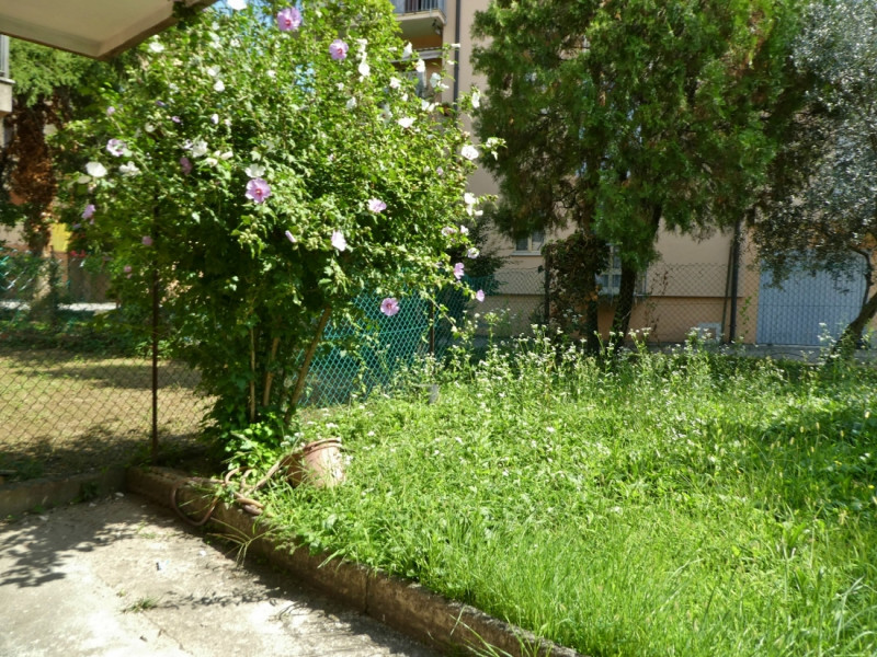 APPARTAMENTO TRICAMERE INDIPENDENTE IN BIFAMILIARE SOVRAPPOSTA CON GIARDINO E GARAGE IN VENDITA A...