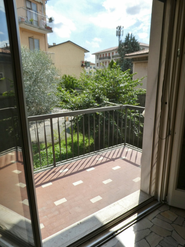 APPARTAMENTO TRICAMERE INDIPENDENTE IN BIFAMILIARE SOVRAPPOSTA CON GIARDINO E GARAGE IN VENDITA A...