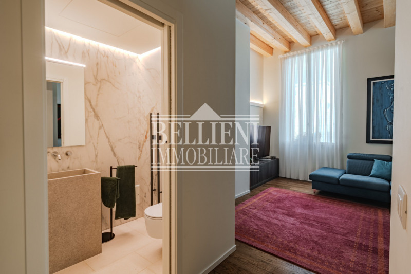 CENTRO STORICO - Nel cuore del centro storico di Vicenza proponiamo in vendita esclusiva palazzin...