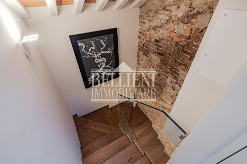 CENTRO STORICO - Nel cuore del centro storico di Vicenza proponiamo in vendita esclusiva palazzin...