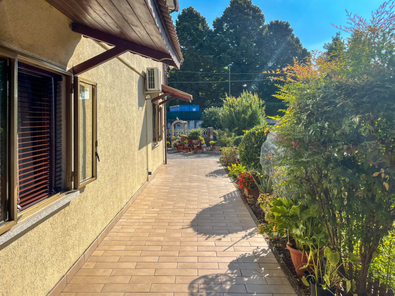 (Per INFO Vittorio 3517343301) Scopri questa splendida casa singola situata in una tranquilla e i...