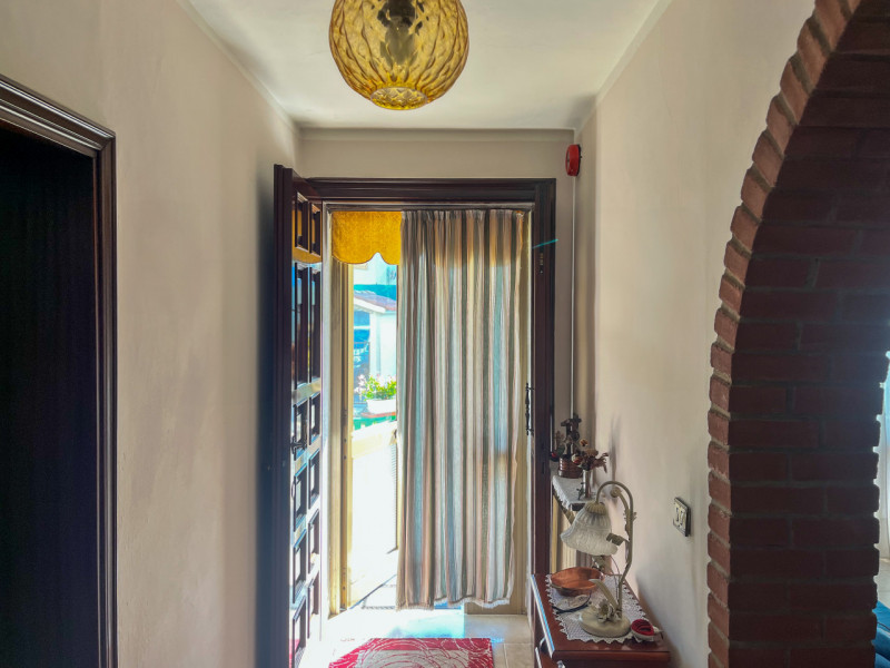 (Per INFO Vittorio 3517343301) Scopri questa splendida casa singola situata in una tranquilla e i...