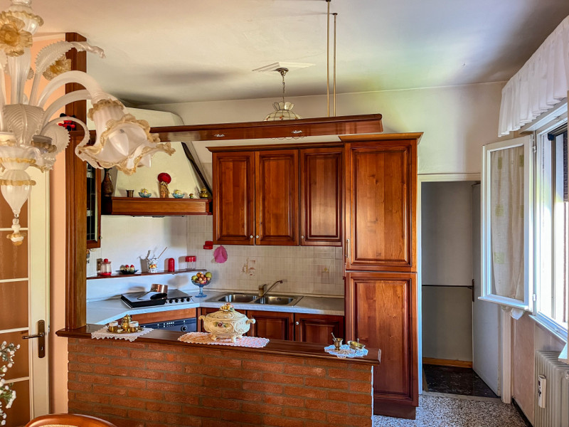 (Per INFO Vittorio 3517343301) Scopri questa splendida casa singola situata in una tranquilla e i...