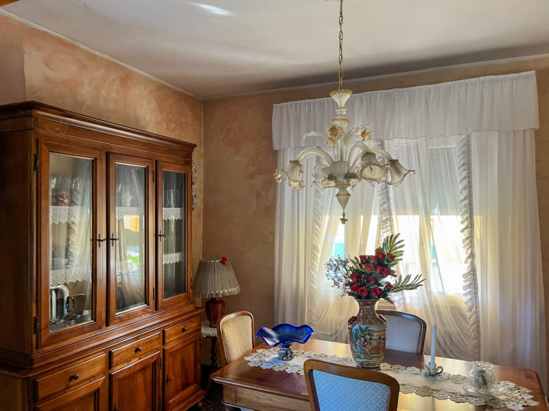 (Per INFO Vittorio 3517343301) Scopri questa splendida casa singola situata in una tranquilla e i...