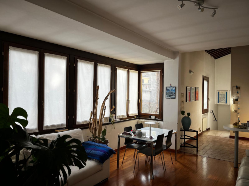 CENTRALISSIMO IN ZONA OSPEDALI, proponiamo in affitto appartamento con ingresso indipendente, su ...