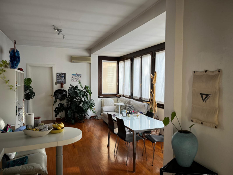 CENTRALISSIMO IN ZONA OSPEDALI, proponiamo in affitto appartamento con ingresso indipendente, su ...