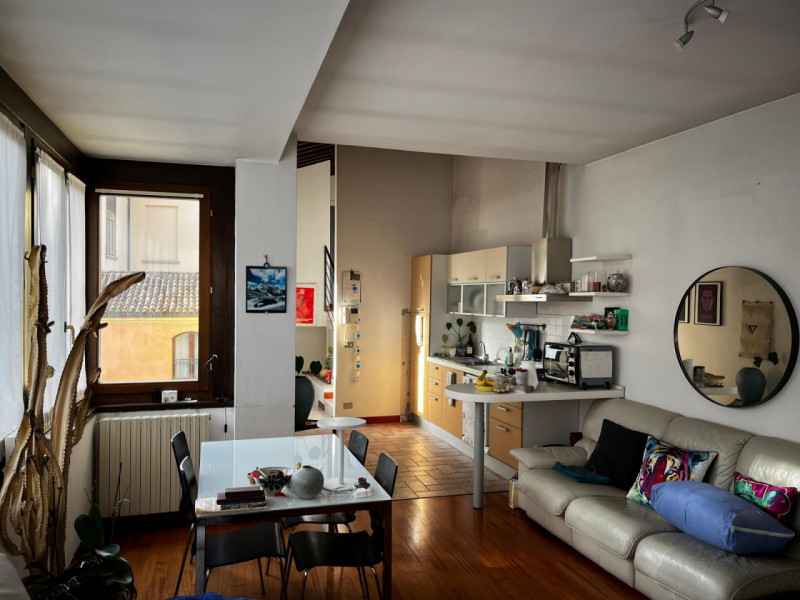 CENTRALISSIMO IN ZONA OSPEDALI, proponiamo in affitto appartamento con ingresso indipendente, su ...