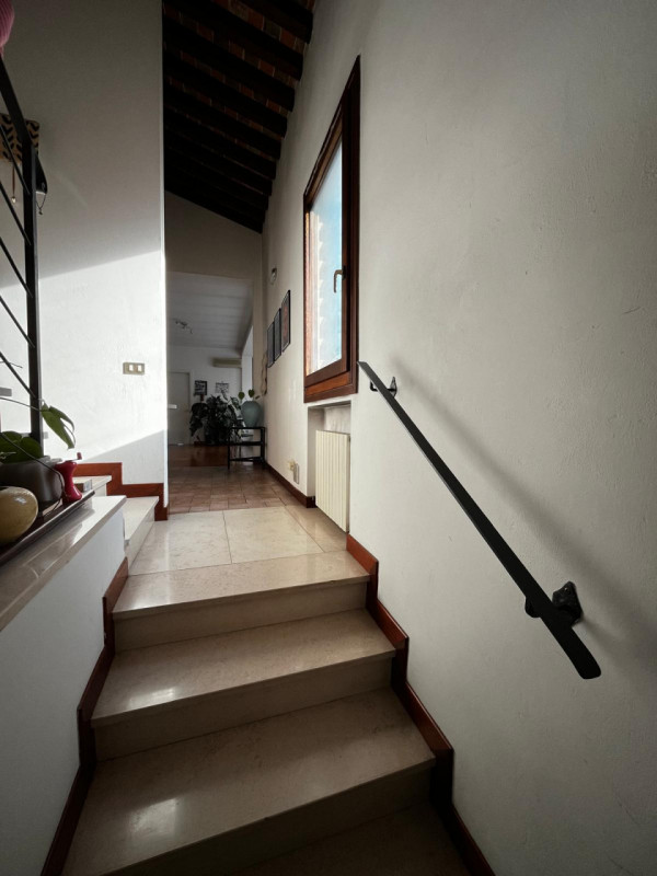 CENTRALISSIMO IN ZONA OSPEDALI, proponiamo in affitto appartamento con ingresso indipendente, su ...