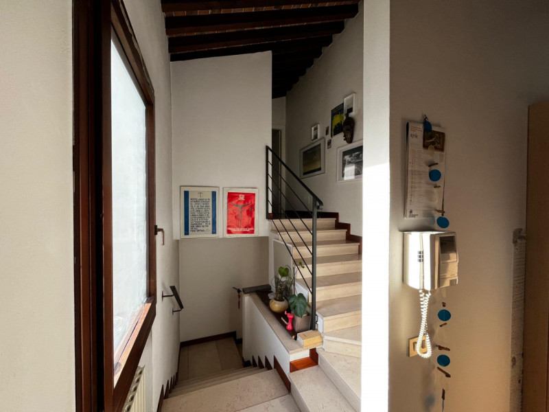 CENTRALISSIMO IN ZONA OSPEDALI, proponiamo in affitto appartamento con ingresso indipendente, su ...