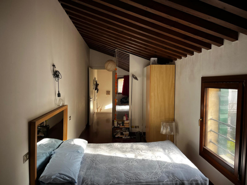 CENTRALISSIMO IN ZONA OSPEDALI, proponiamo in affitto appartamento con ingresso indipendente, su ...