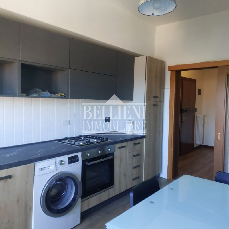 SAN BORTOLO - In zona comoda al centro storico, proponiamo appartamento bicamere locato, completa...