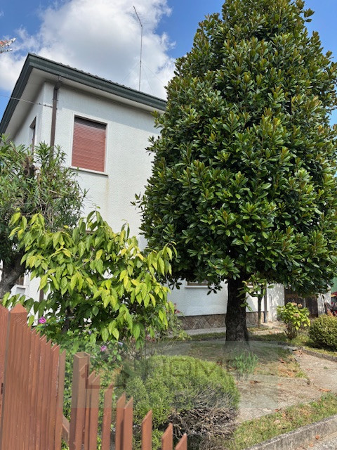 ARCELLA - SAN CARLO affittasi casa singola perfetta per ospitare da quattro studenti. A pochi pas...