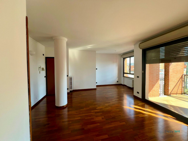Milano Affitto Appartamento trilocale