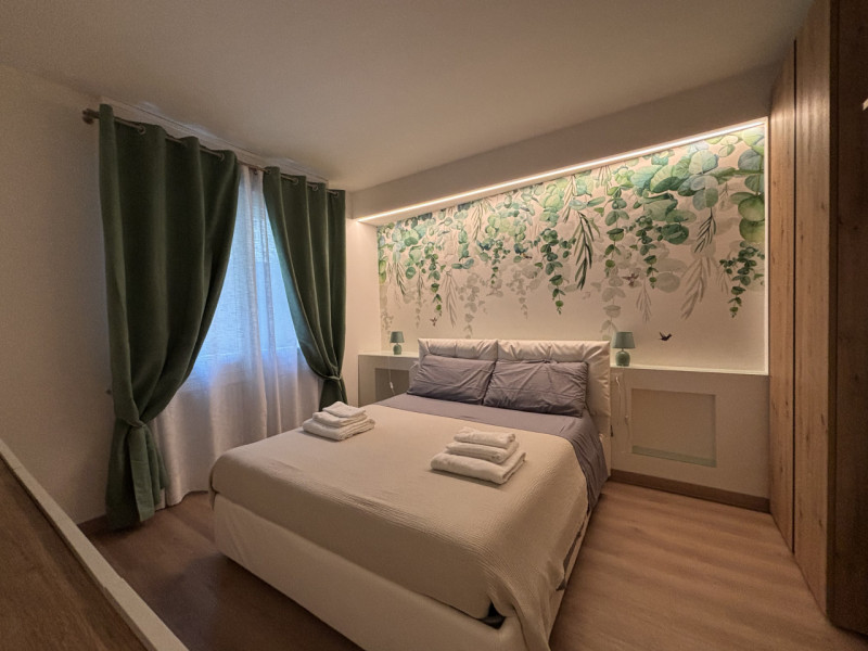 Nel cuore del centro storico, elegante appartamento completamente ristrutturato, situato al primo...