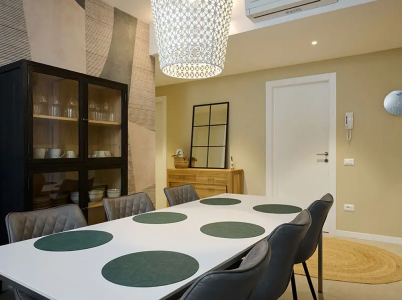 Nel cuore del centro storico, appartamento completamente ristrutturato, situato al secondo piano ...