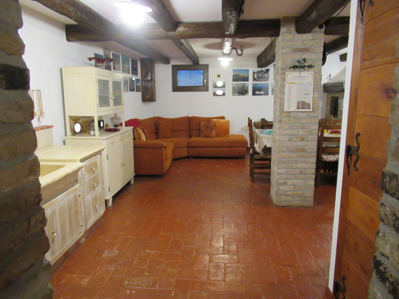 A San Sisto di Lancenigo (TV), proponiamo in vendita ampia porzione di casa (177 mq calpestabili ...