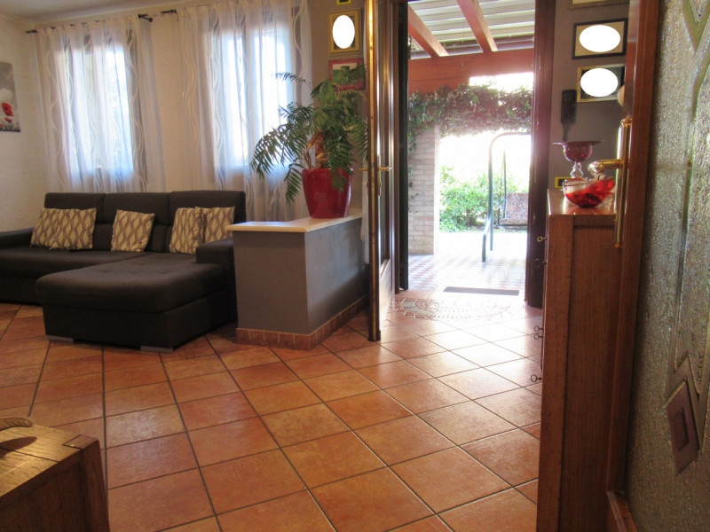 A San Sisto di Lancenigo (TV), proponiamo in vendita ampia porzione di casa (177 mq calpestabili ...