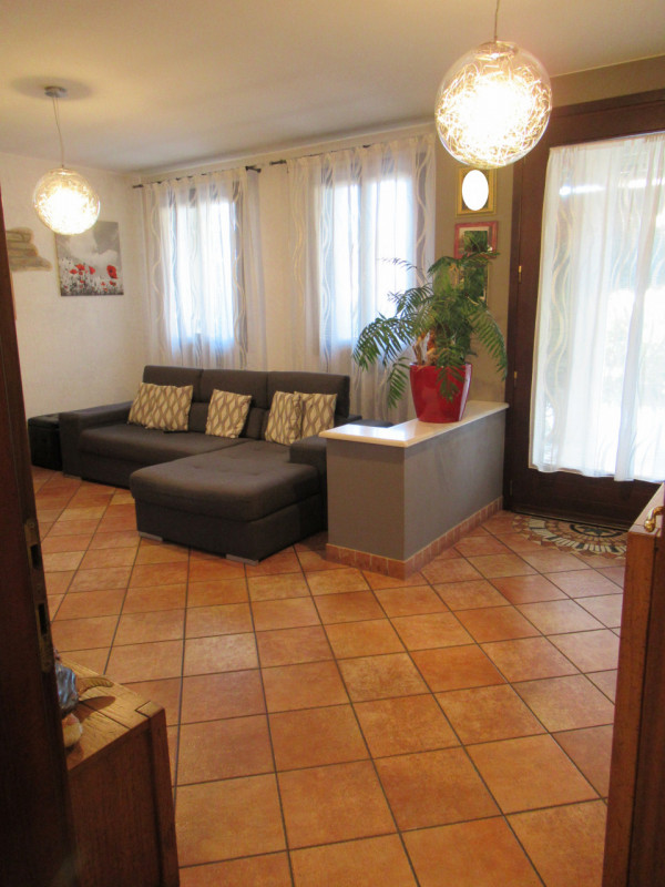 A San Sisto di Lancenigo (TV), proponiamo in vendita ampia porzione di casa (177 mq calpestabili ...