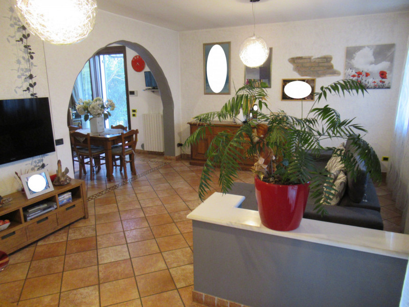 A San Sisto di Lancenigo (TV), proponiamo in vendita ampia porzione di casa (177 mq calpestabili ...