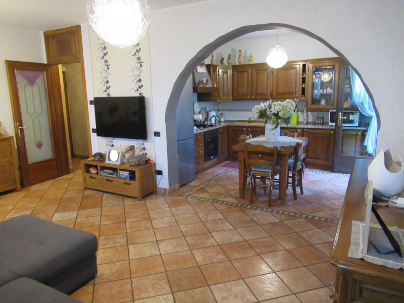 A San Sisto di Lancenigo (TV), proponiamo in vendita ampia porzione di casa (177 mq calpestabili ...