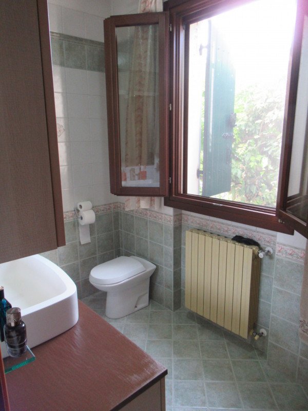 A San Sisto di Lancenigo (TV), proponiamo in vendita ampia porzione di casa (177 mq calpestabili ...