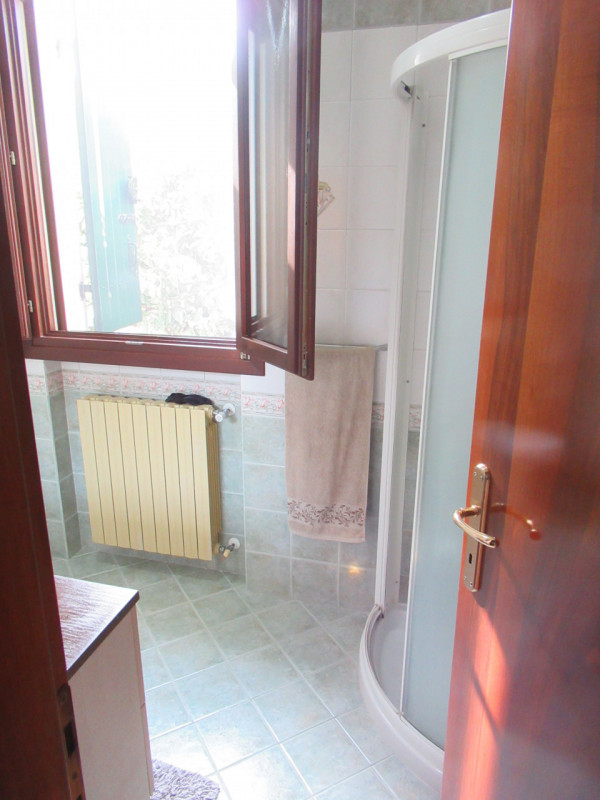 A San Sisto di Lancenigo (TV), proponiamo in vendita ampia porzione di casa (177 mq calpestabili ...