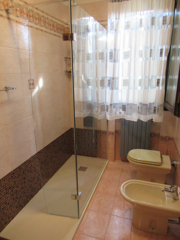 A San Sisto di Lancenigo (TV), proponiamo in vendita ampia porzione di casa (177 mq calpestabili ...