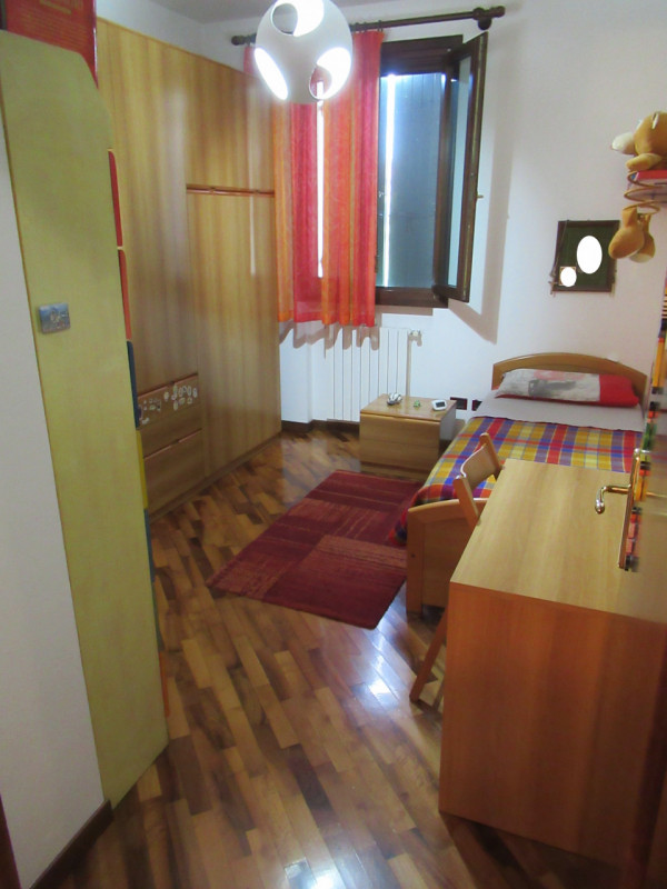 A San Sisto di Lancenigo (TV), proponiamo in vendita ampia porzione di casa (177 mq calpestabili ...