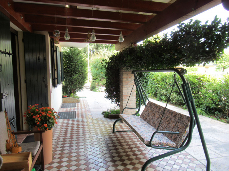 A San Sisto di Lancenigo (TV), proponiamo in vendita ampia porzione di casa (177 mq calpestabili ...