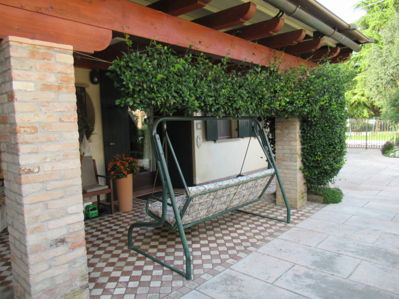 A San Sisto di Lancenigo (TV), proponiamo in vendita ampia porzione di casa (177 mq calpestabili ...