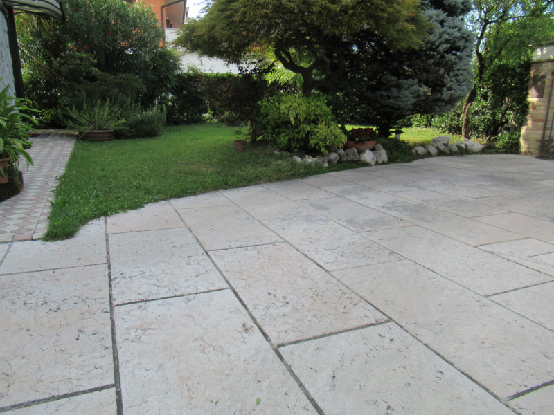 A San Sisto di Lancenigo (TV), proponiamo in vendita ampia porzione di casa (177 mq calpestabili ...